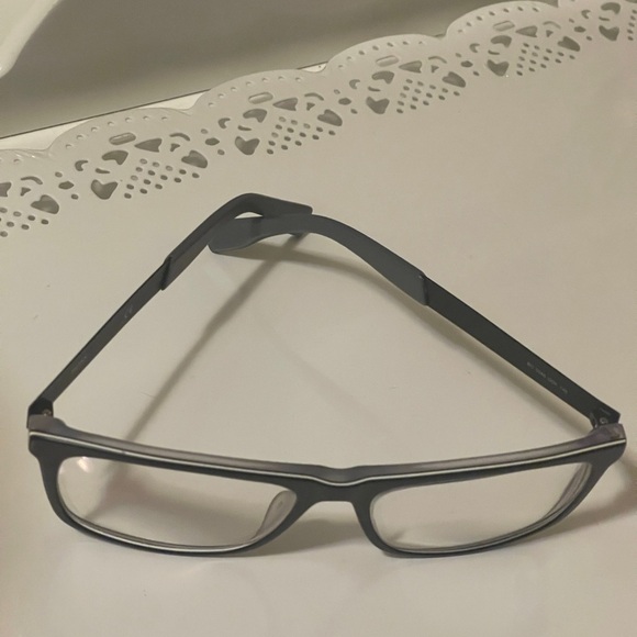 Boss orange eyeglass gray and silver flexible frames.no damage. Good conditions - Picture 10 of 13
